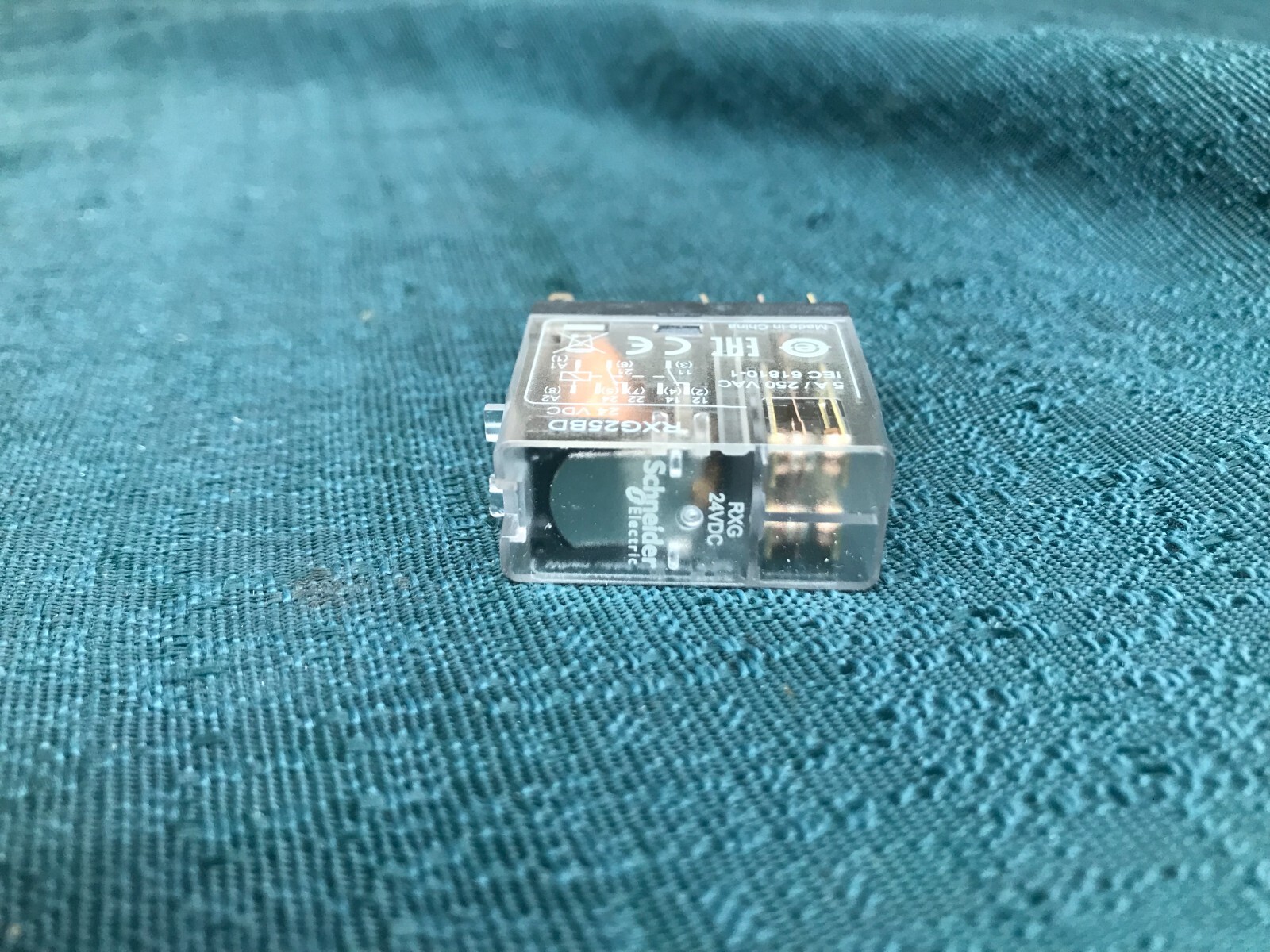 Schneider Electric RXG25BD 24VDC 5A NSNP Relay 2CO 5A@250VAC 24VDC Coil – Clear