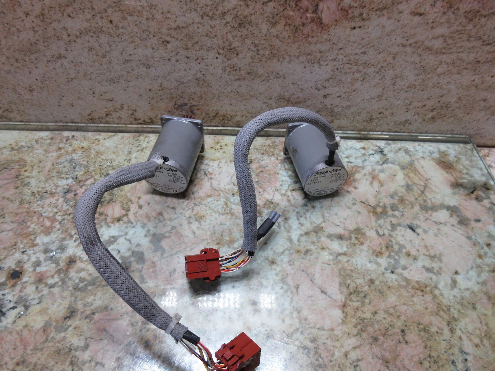 SANYO DENKI STEP-SYN STEPPING MOTOR TYPE 103-715-67 DC LOT NO. AGIE 100 EACH 1
