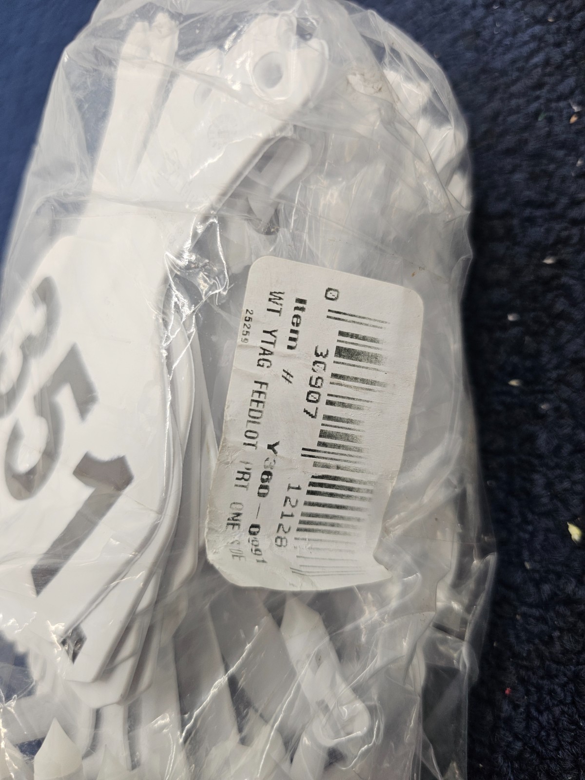 Y360-0091 351-500 White Feedlot Y-Tag One Side for Livestock