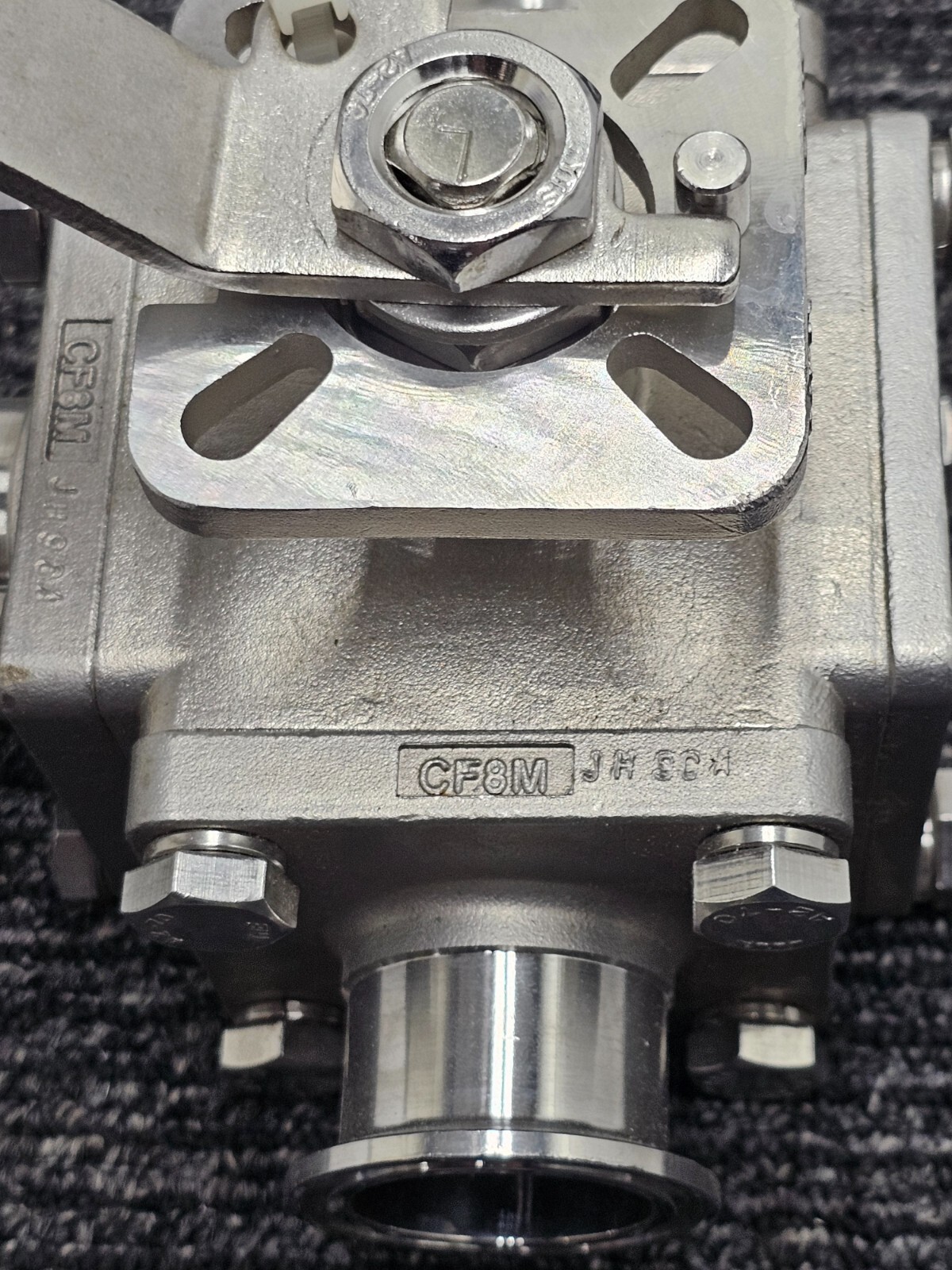 Ball Valve Flange Vacuum 1-1/2″ CF8M, 1000 WOG Blue Handle