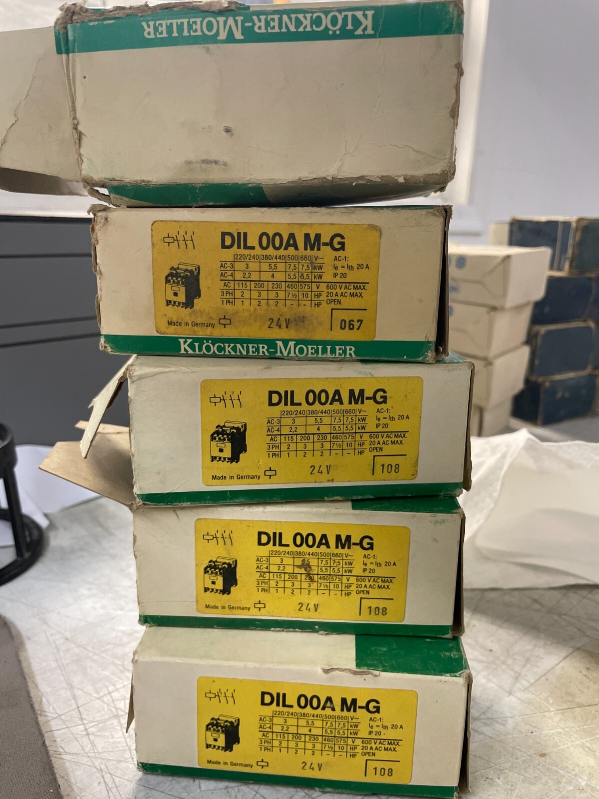 DIL-00A-M-G-10-C-24DC Manufactured by EATON CORPORATION KLOCKNER MOELLER