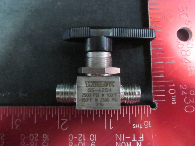 Whitey SS-42S4 Ball Valve SST 14 2500 PSI 100 Degrees Fahrenheit