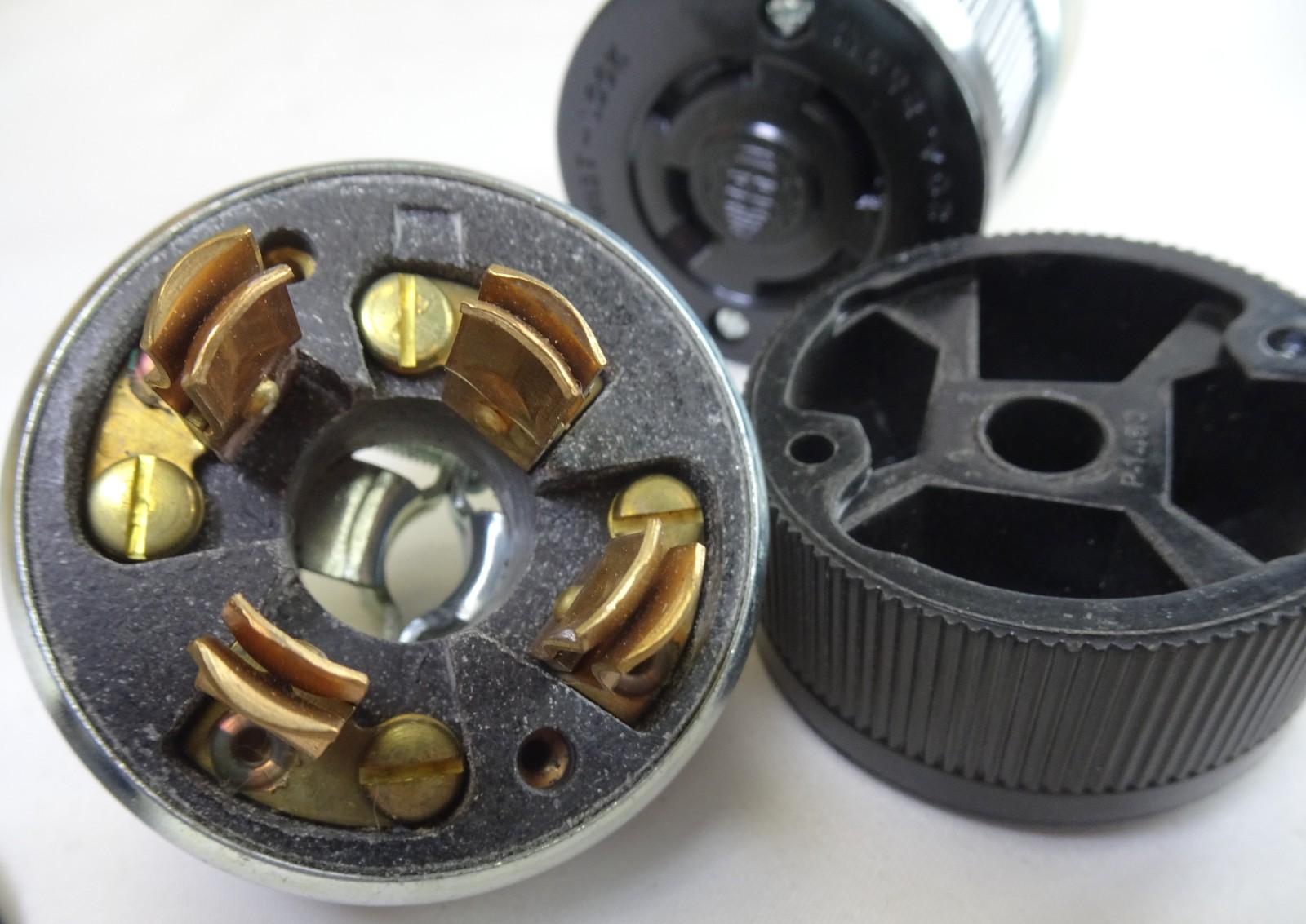 (LOT OF 2) HUBBELL 7413 TWIST-LOCK CONNECTOR BODIES 20/10A 250/600V (417)
