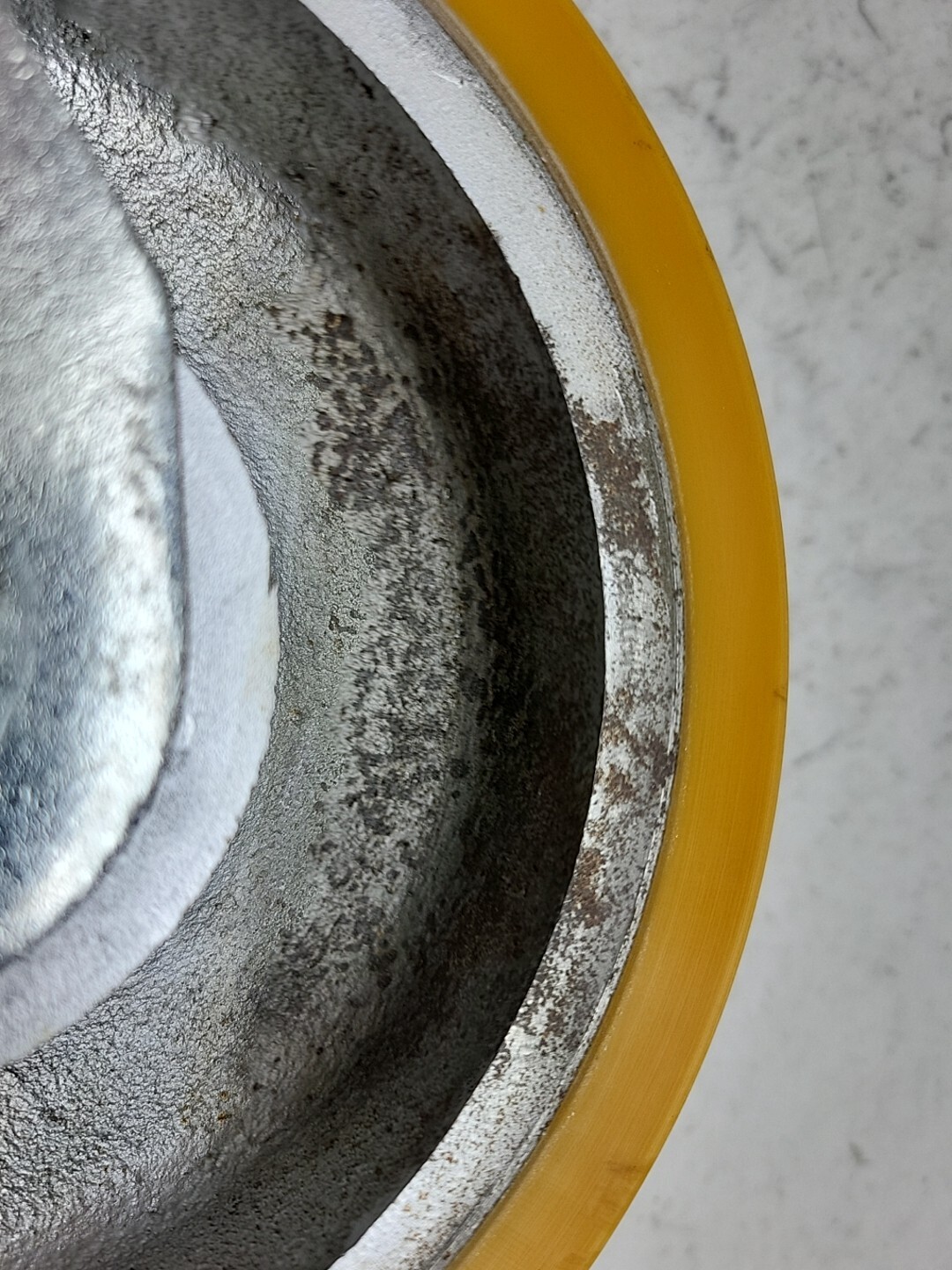 Pegasus 8″ Wheel Dia Standard Rigid Plate Caster 2500 lb P29R-UY080K-18