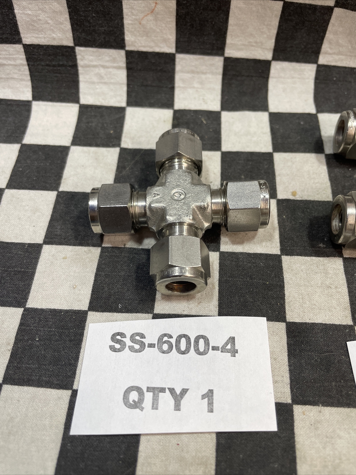 17x SWAGELOK SS-600-6 SS-600-9 SS-600-4 SS-600-3, TEE CROSS UNION 3/8″ #1374V14