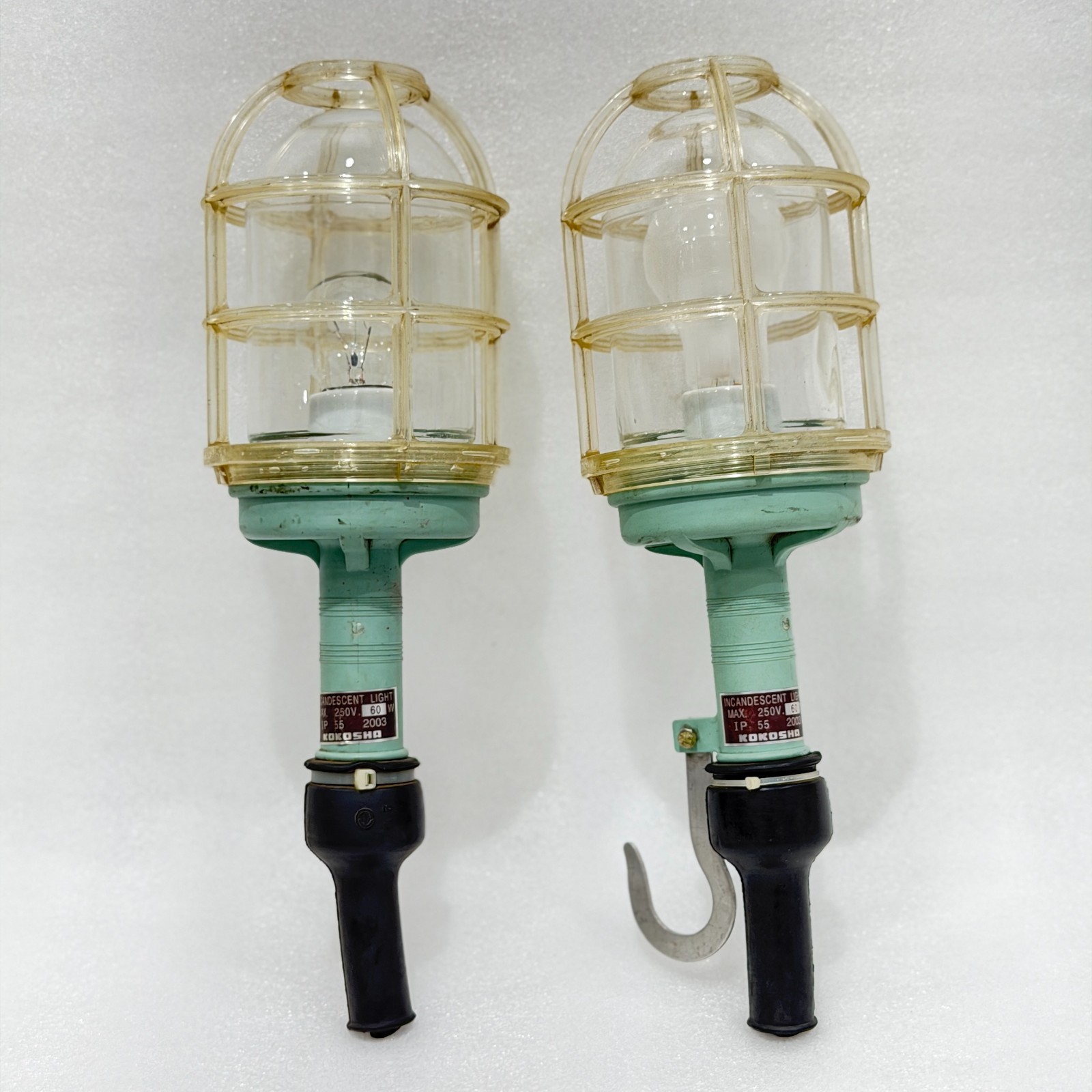 KOKOSHA PORTABLE INCANDESCENT LIGHT IP55 250V 60W HOOK TYPE JAPAN LOT OF 2 FEDEX