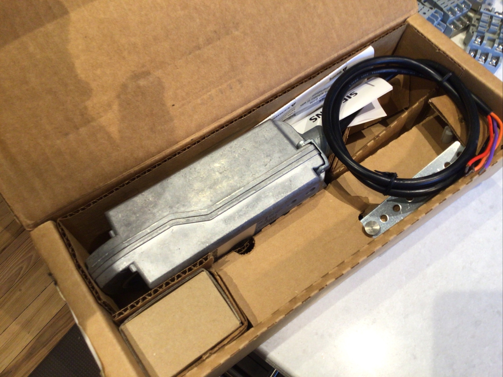 SIEMENS GMA131.1U Open Air Actuator New Old Stock