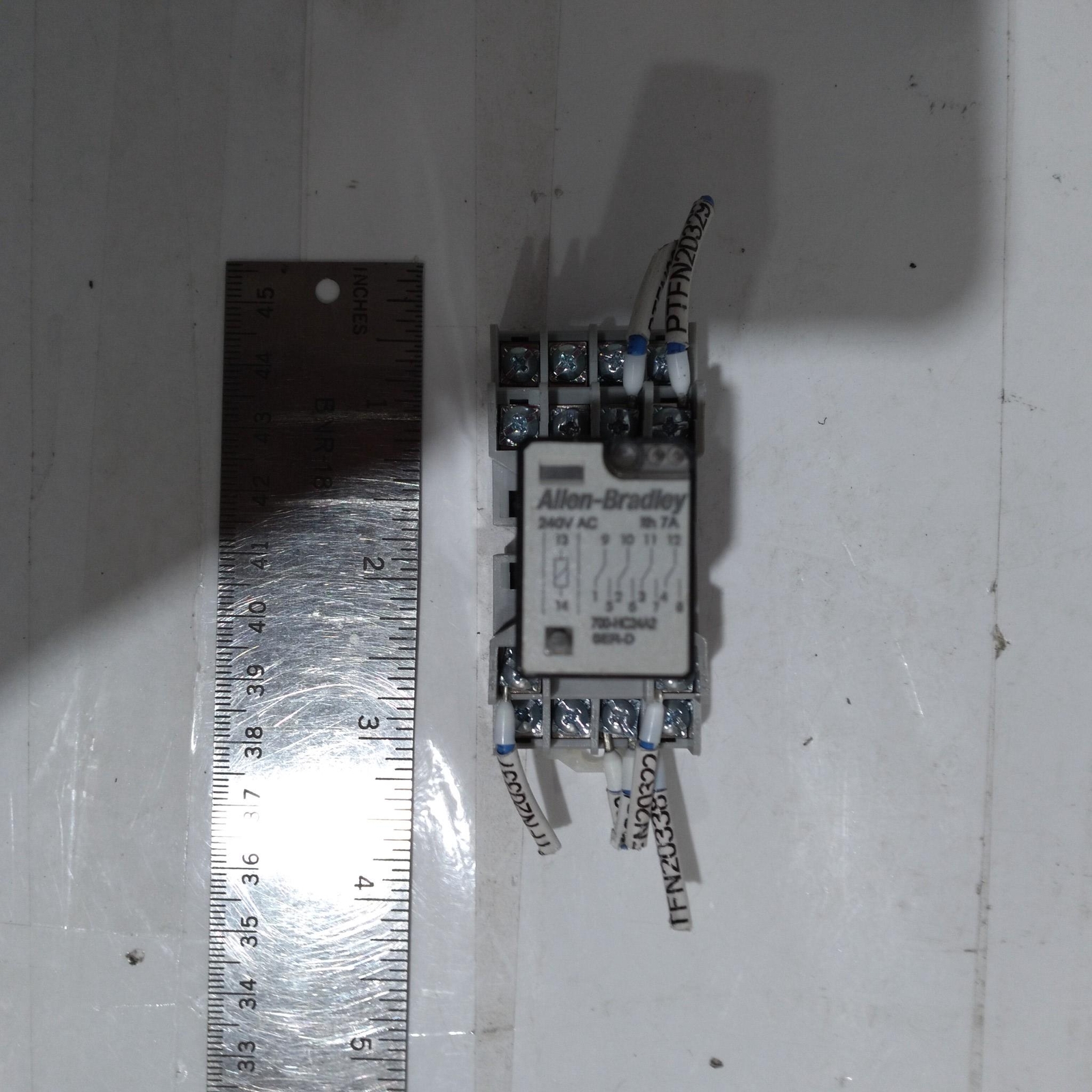 ALLEN-BRADLEY 700-HN103 7A 24VDC 1/3-1/8HP 120-240VAC ALLEN-BRADLEY 700-HN128 B