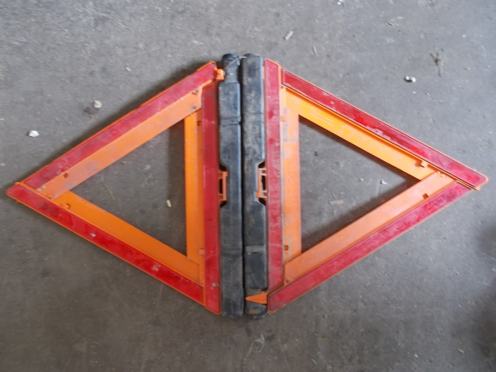 Sate-Lite Emergency Triangles 711, Lot of 2 *FREE SHIPPING*