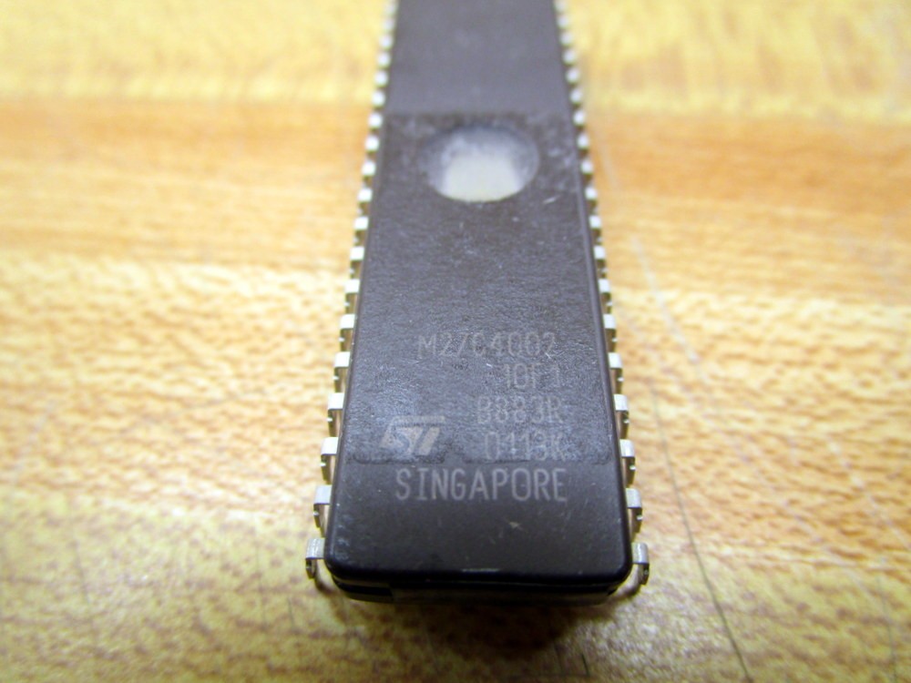 ST Micro M27C4002 10F1 Integrated Circuit M27C400210F1