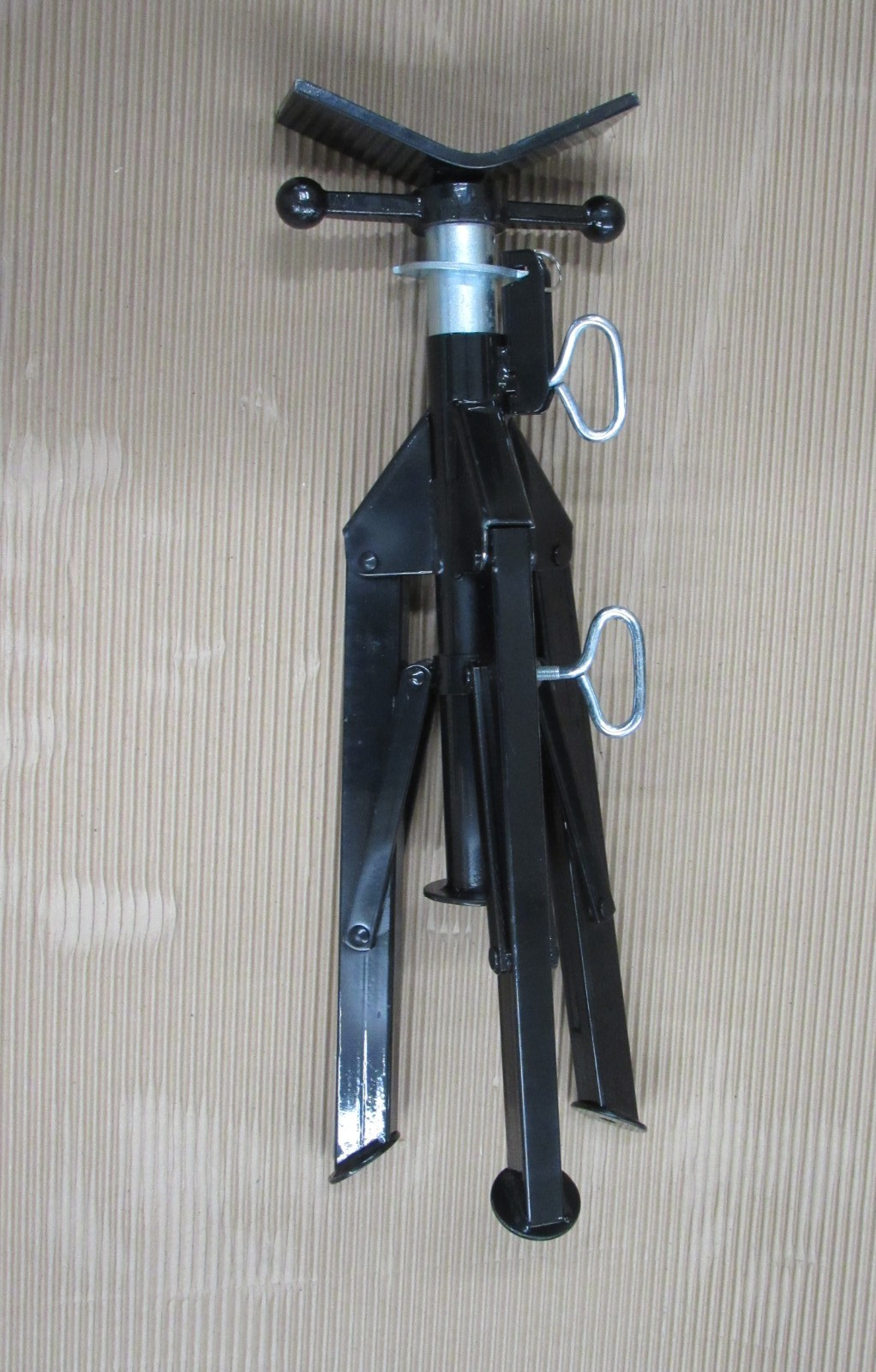 Sumner 4000 2500 lb V stand 19ZF74 pipe weld material saw cut fab fold-a-jack