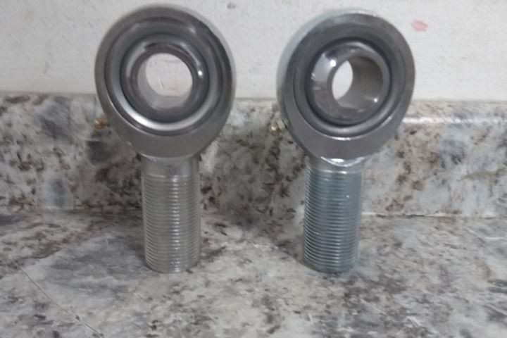 QA1 KML16Z 2 Pk 1 In Bore Dia 2-3/4 In Head OD Precision Greasable Rod End