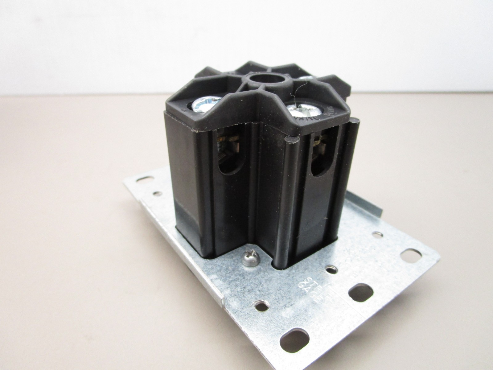 Leviton 278 Electrical Outlet Receptacle 30A 125/250V 3-Pole 4-Wire Grounded