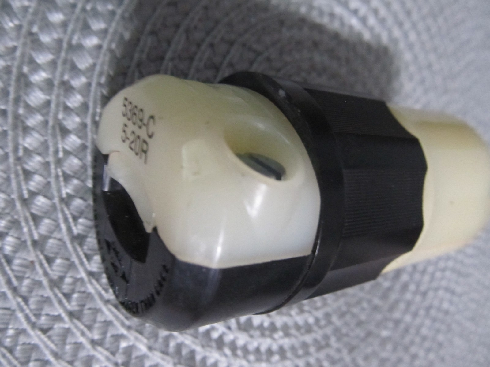 LEVITON 5369-C GROUNDING CONNECTOR 2P 3W 20A 125V NEMA 5-20R 5369C