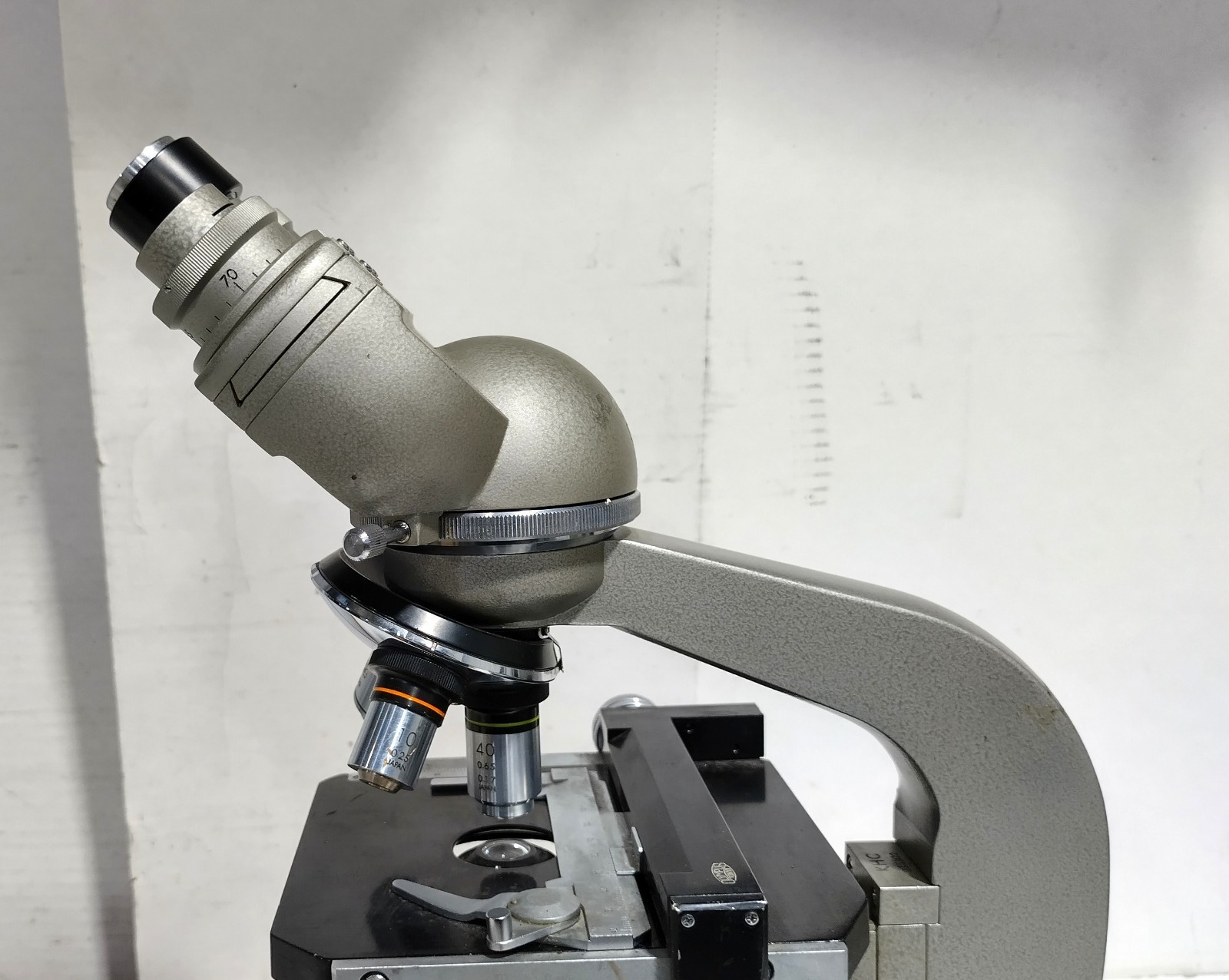 Olympus Tokyo Japan 256547 120V 20W Vintage Binocular Microscope – Untested