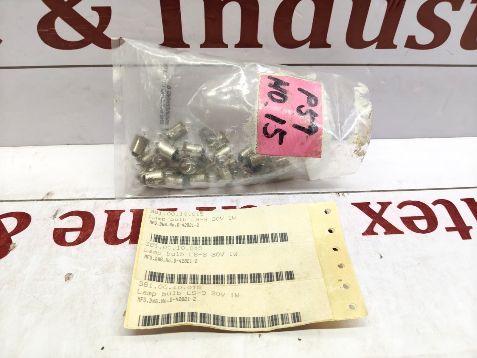 Izumi LS-3 30V1W-M LOT OF 29 Miniature Lamp Light Bulb