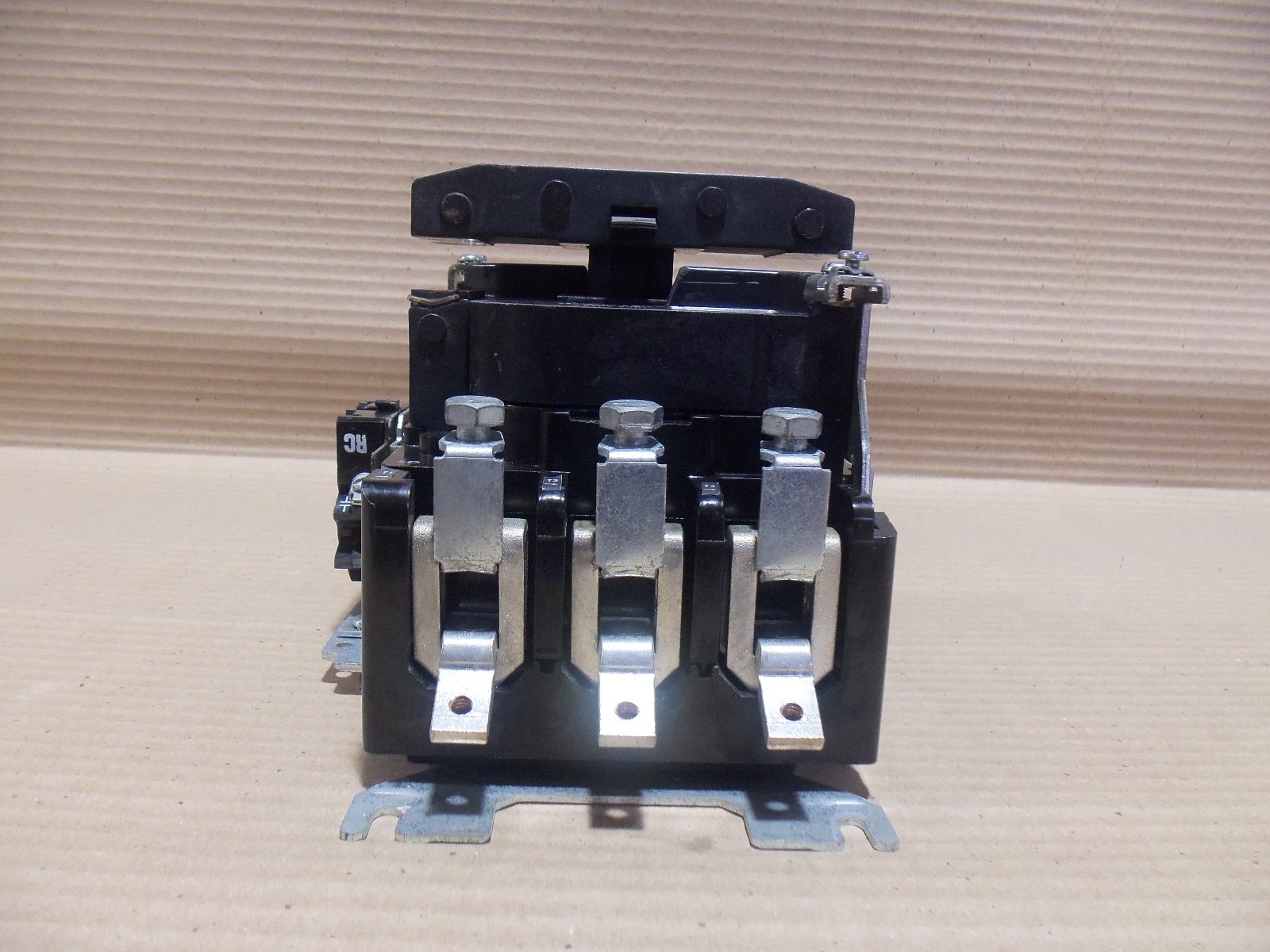 General Electric CR305E1** Contactor Size 3 600C 90A 240V Coil