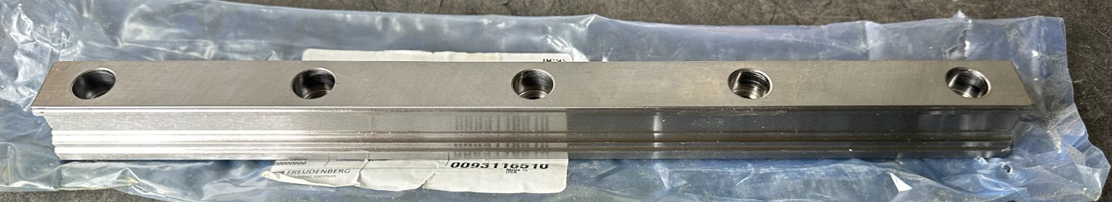 NEW REXROTH GUIDE RAIL R160570 431