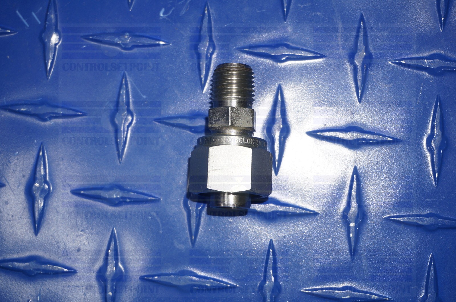 SWAGELOK 1/2″ TUBE MALE TO 1/4″ NPT ADAPTER 316 SST SS-8-TA-1-4 COMPLETE