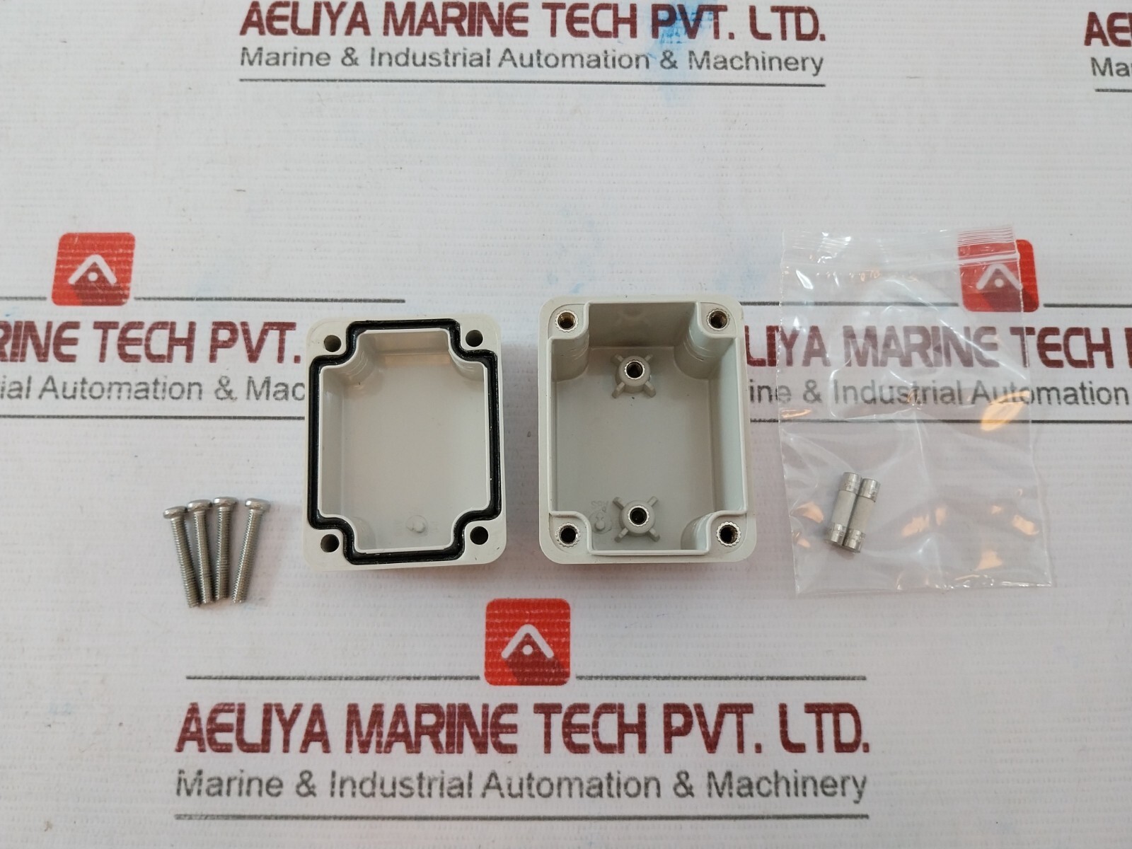 D.S.E. HI BOX ABS AH250V F Unique Box (Sus Draw Latch) LF.T3.15AH 250V P