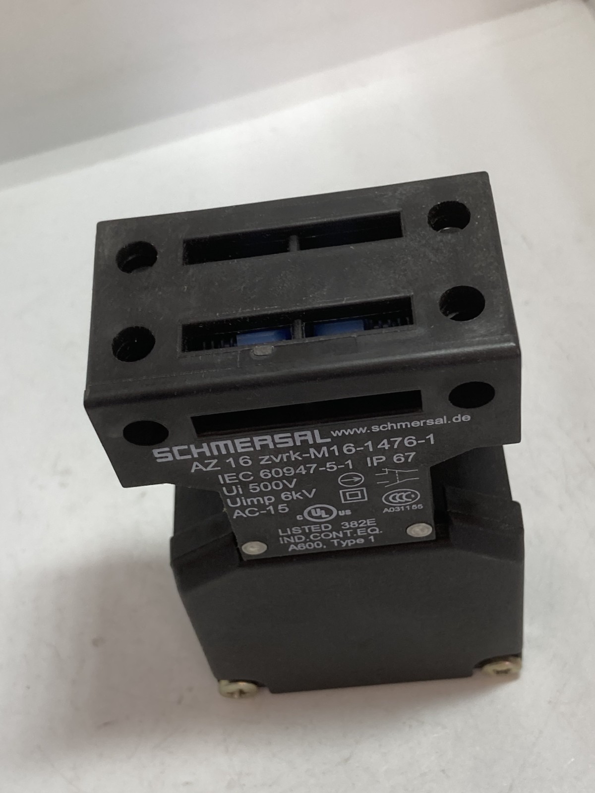 SCHMERSAL AZ16-12ZVRK-M16-1476-1 SAFETY DOOR SWITCH 500V
