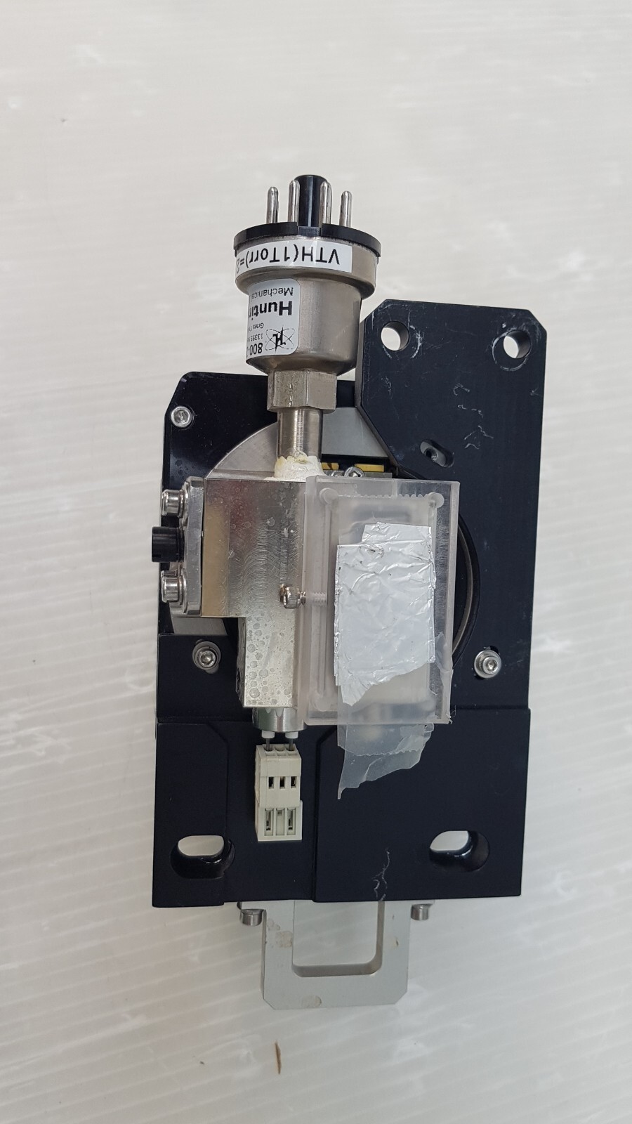 HAMAMATSU multichannel detector head C7025-02; W/ Huntington vacuum gauge