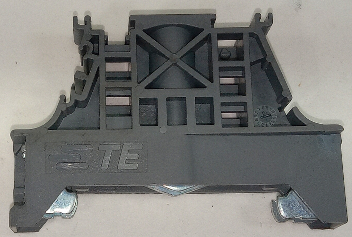 1 NEW TE BAM 4 TERMINAL BLOCK SECURE END STOP NNB ***MAKE OFFER***