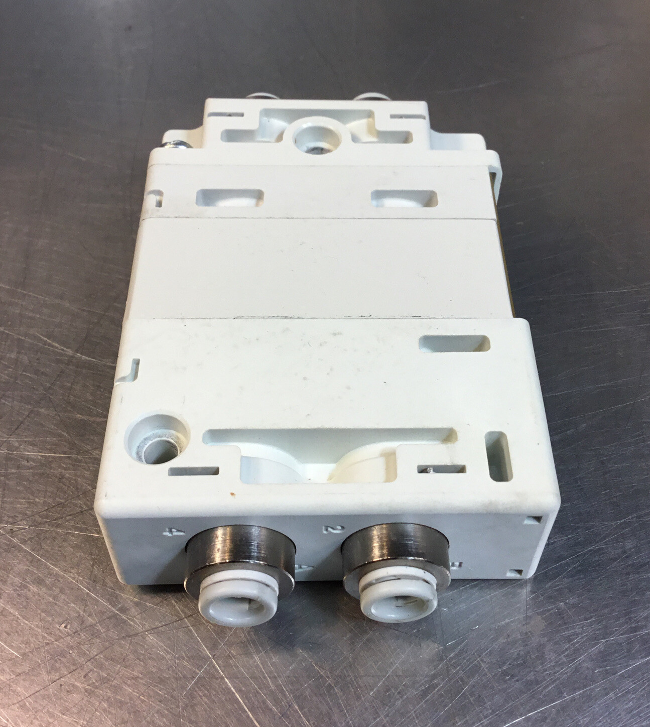 SMC VQ2000-FPG Pneumatic Valve 6D-1