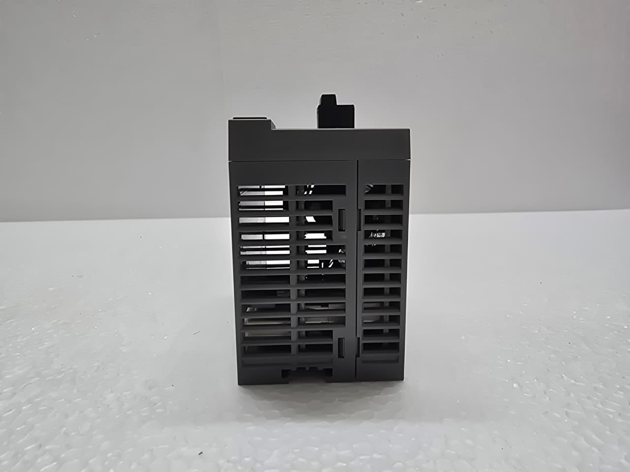 IDEC SX8R-ECB1 Remote I/O Head/Bus Coupler Module
