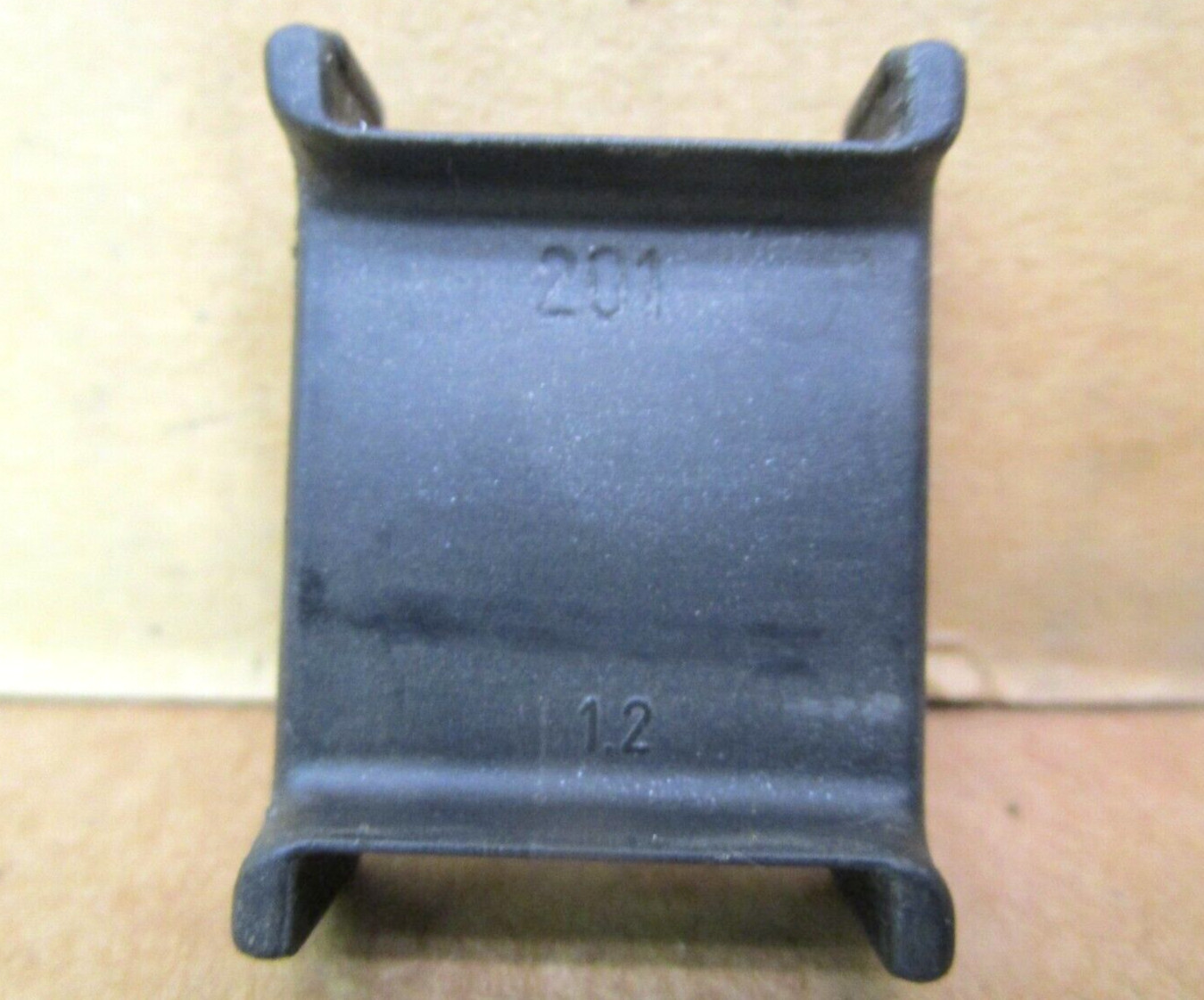 Igus 201 Black Vertical Separator Lot of 10 Pieces 50178HM