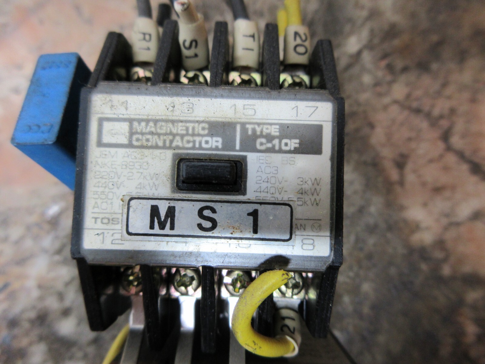 TOSHIBA TYPE C-10F CONTACTOR R-11
