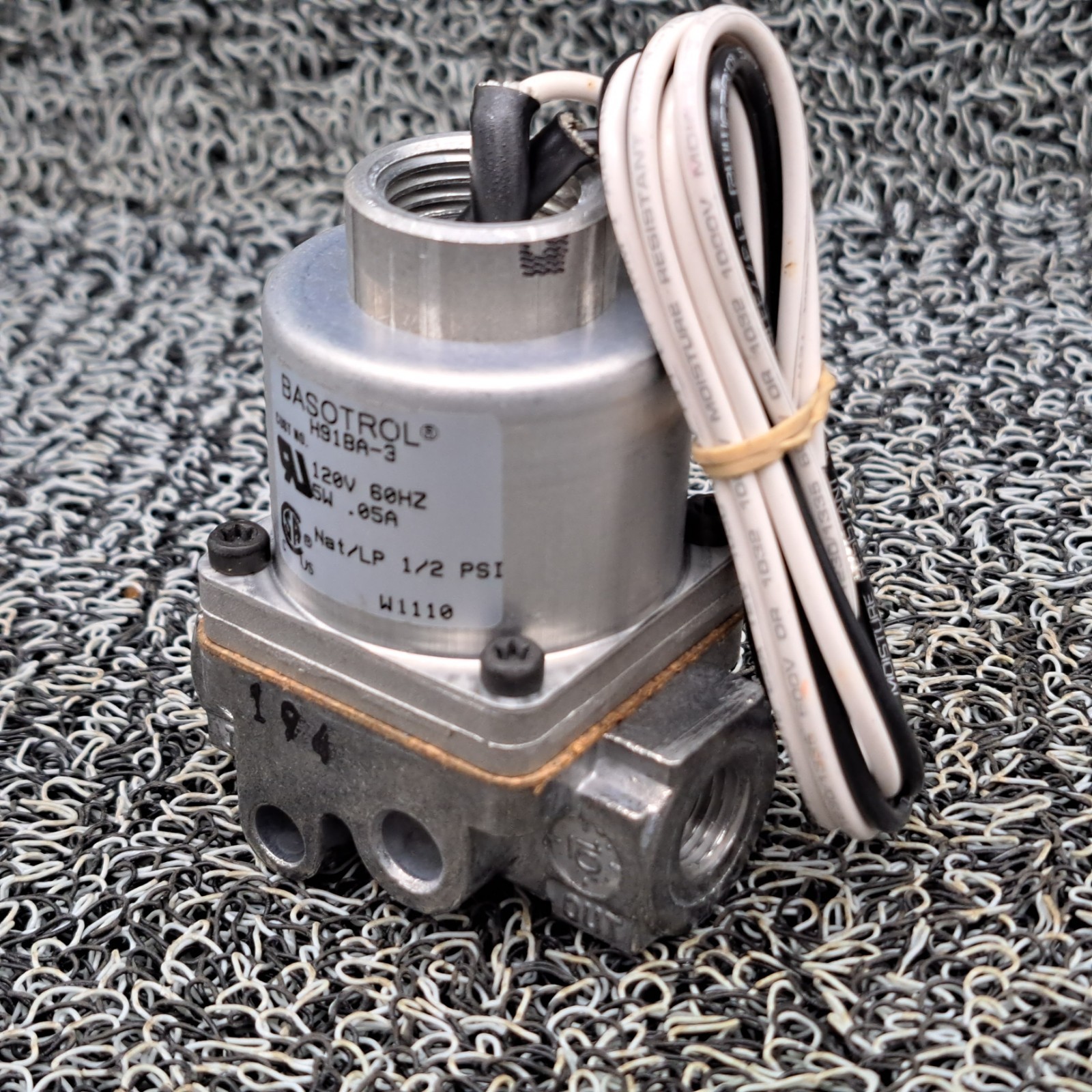 Baso H91BA-3 Auto Gas Valve 120V 1/4 x 1/4 100000 BTU No Packaging