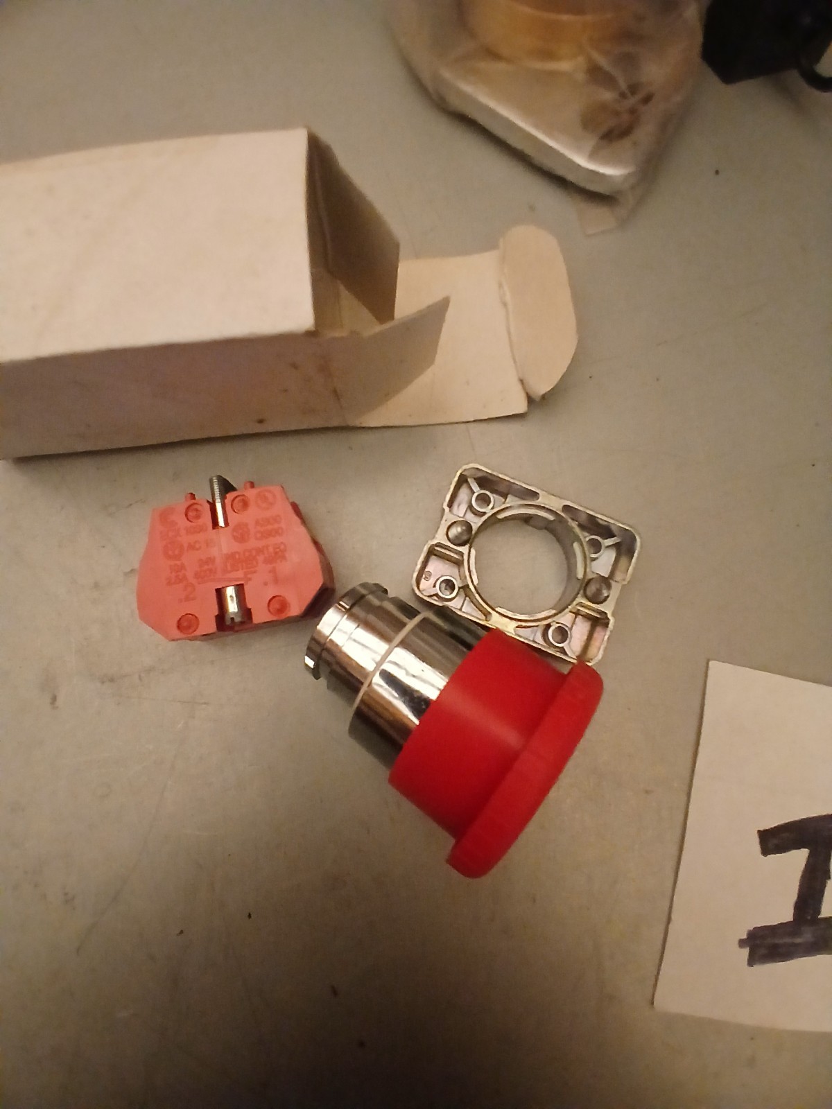 NEW AUTOMATION DIRECT GCX1131 EMERGENCY STOP PUSH BUTTON