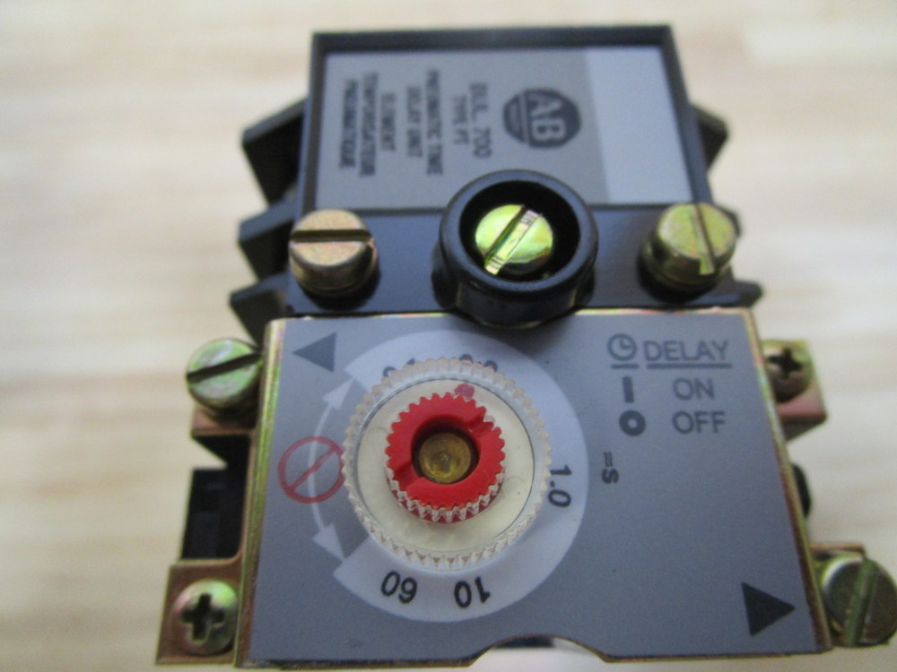 Allen Bradley 700DC-PT400Z24 Control Relay 700DCPT400Z24
