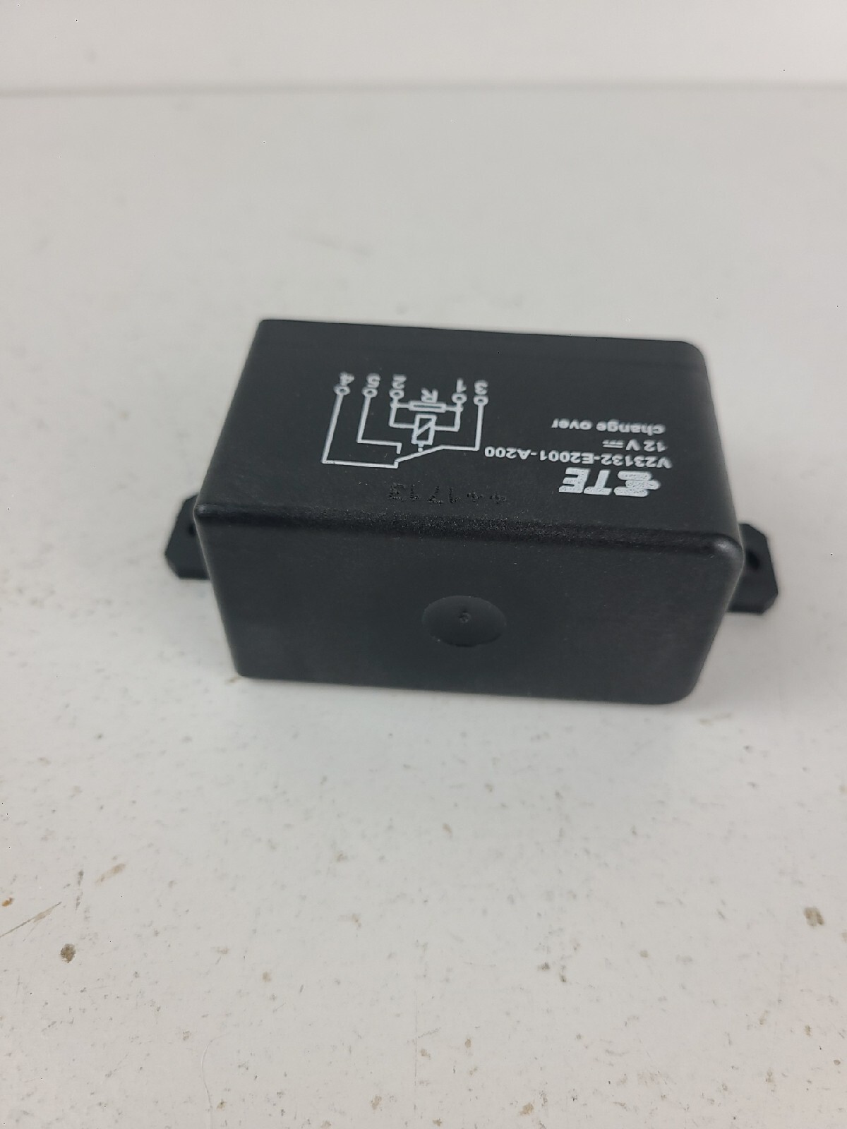 TE Connectivity V23132-E2001-A200 Change Over New!