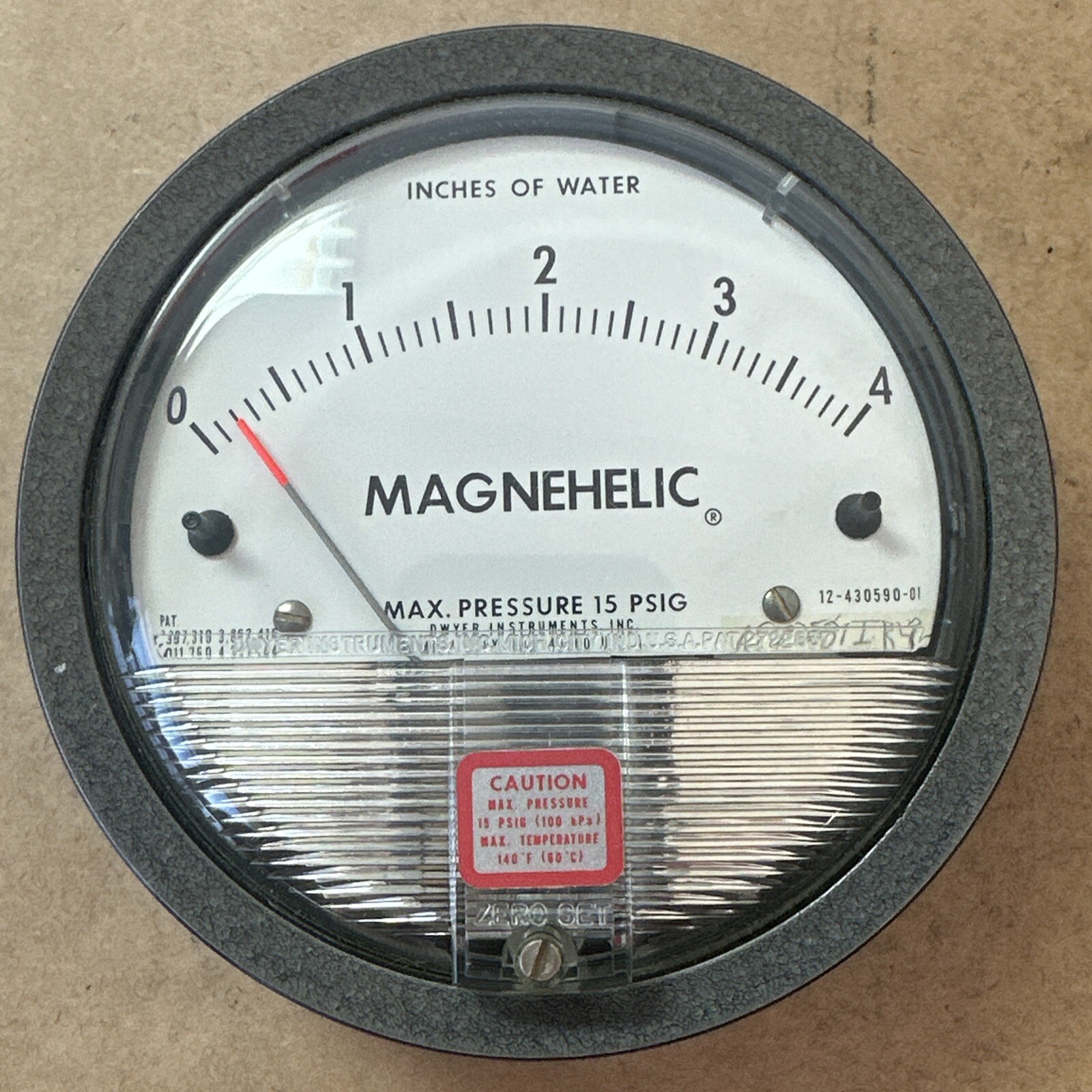 BRAND NEW IN BOX- Dwyer Magnehelic Model 2004 Gauge 0-4” H2O 15PSIG Max FASTSHIP