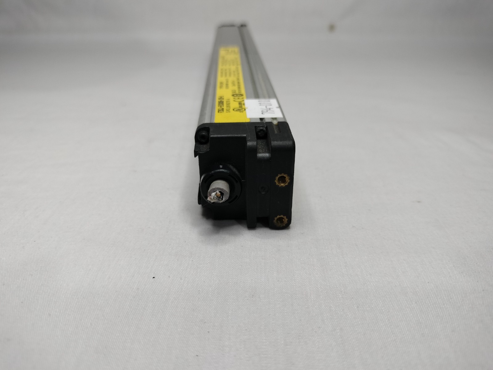 Omron F3SJ-E0305-25-L F3SJE030525L Safety Light Curtain Emitter Made in Japan