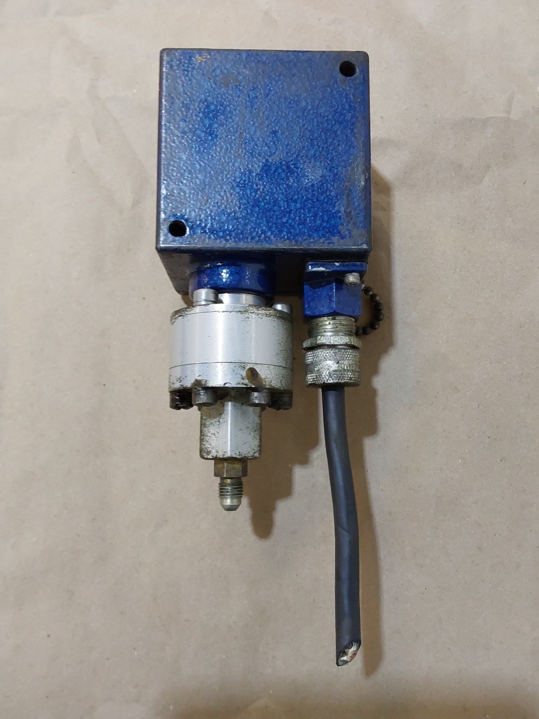 ITT NEO-DYN 200P16C3 ADJUSTABLE PRESSURE SWITCH 500-3000PSIG 98087