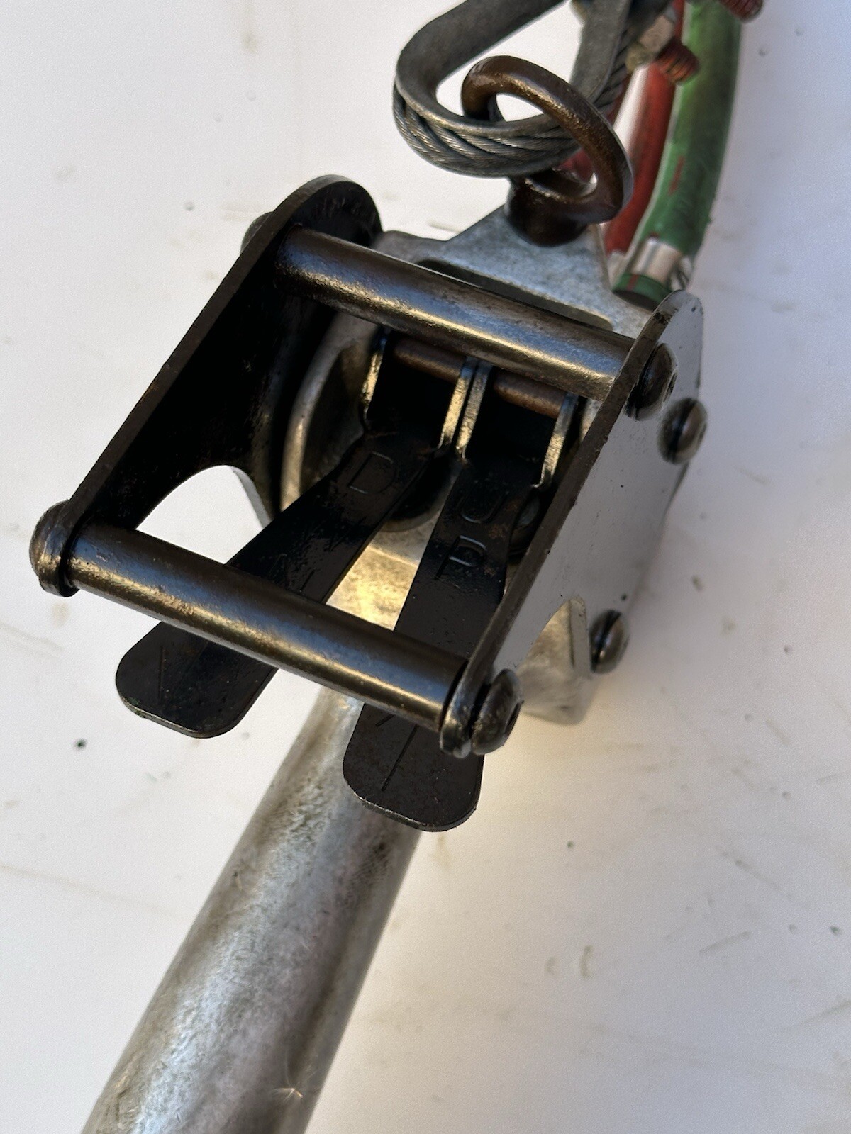 Gardner Denver Pneumatic Air Hoist 1/2 Ton , 8’ Chain Model 75136AA1 Cooper Tool