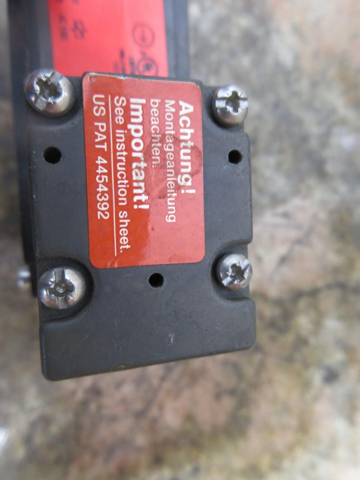 EUCHNER TZ1RE110M ID. NR. 083161 EN 60947-5-1 LIMIT INTERLOCK SWITCH