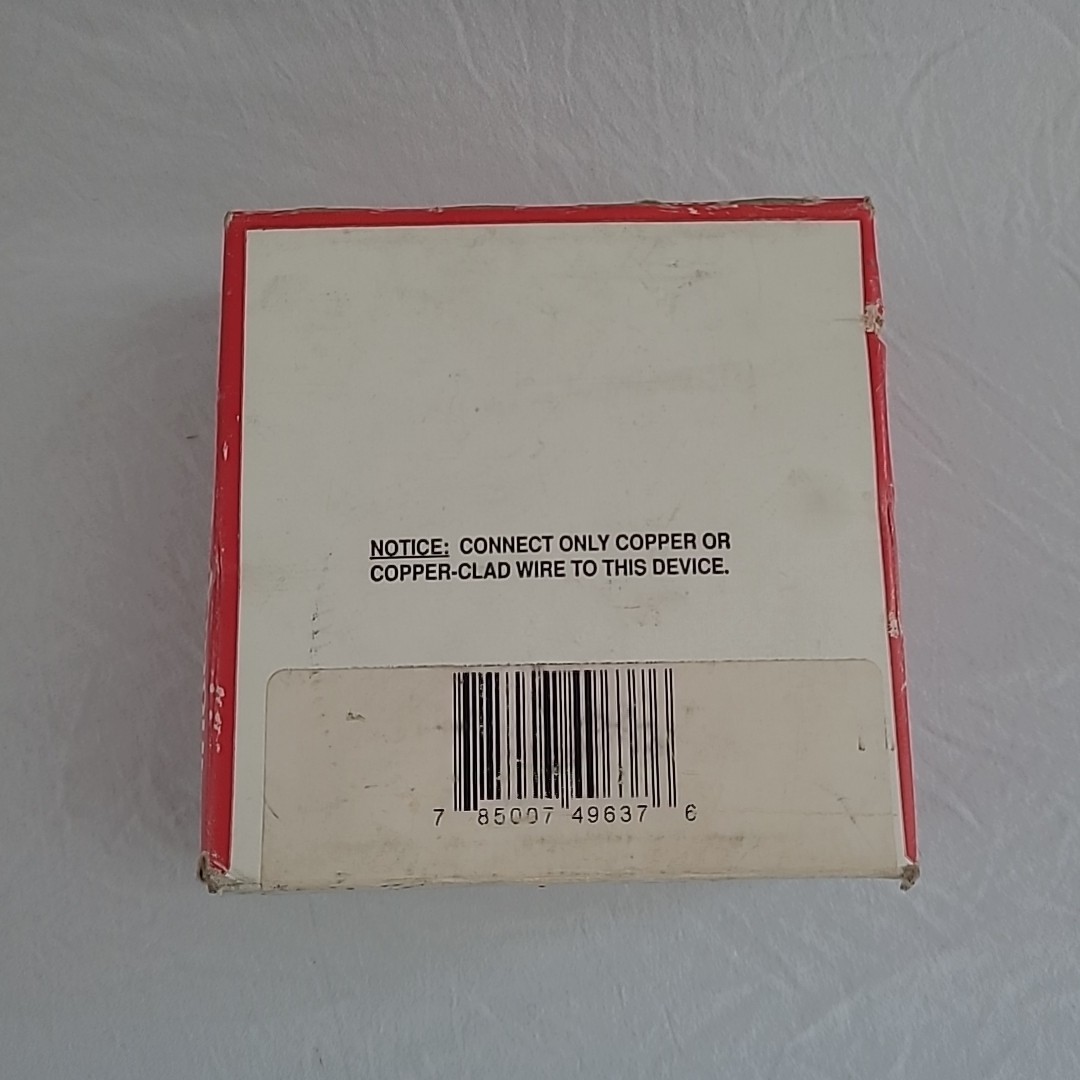 PASS & SEYMOUR 420-I QUAD RECEPTACLE. Leviton 20A-125V. New Open Box.