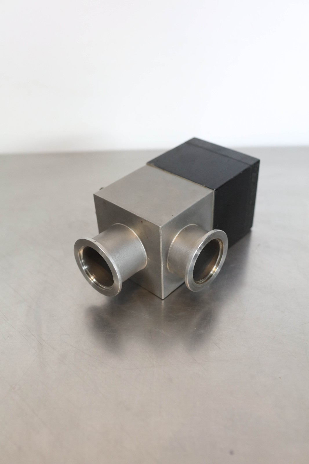 LEYBOLD 298 23 B2 VACUUM VALVE / PNEUMATIC / 29823B2 / KF40 Stainless