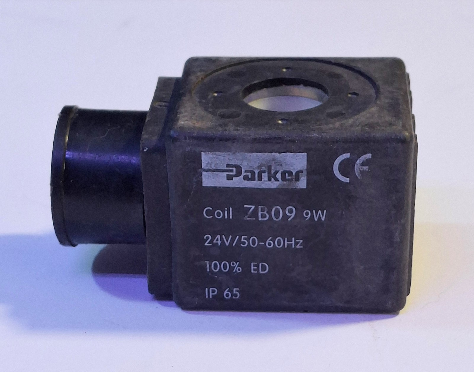 1 NEW PARKER COIL ZB09 9W 24V SOLENOID VALVE COIL NNB ***MAKE OFFER***