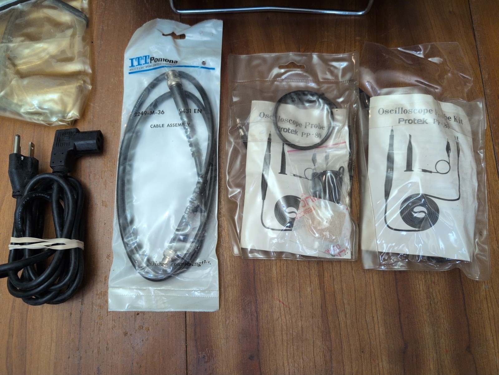 PROTEK VINTAGE ANALOG OSCILOSCOPE P-3502C 20MHZ w/Case/2 Probe Kits/Cable WORKS!