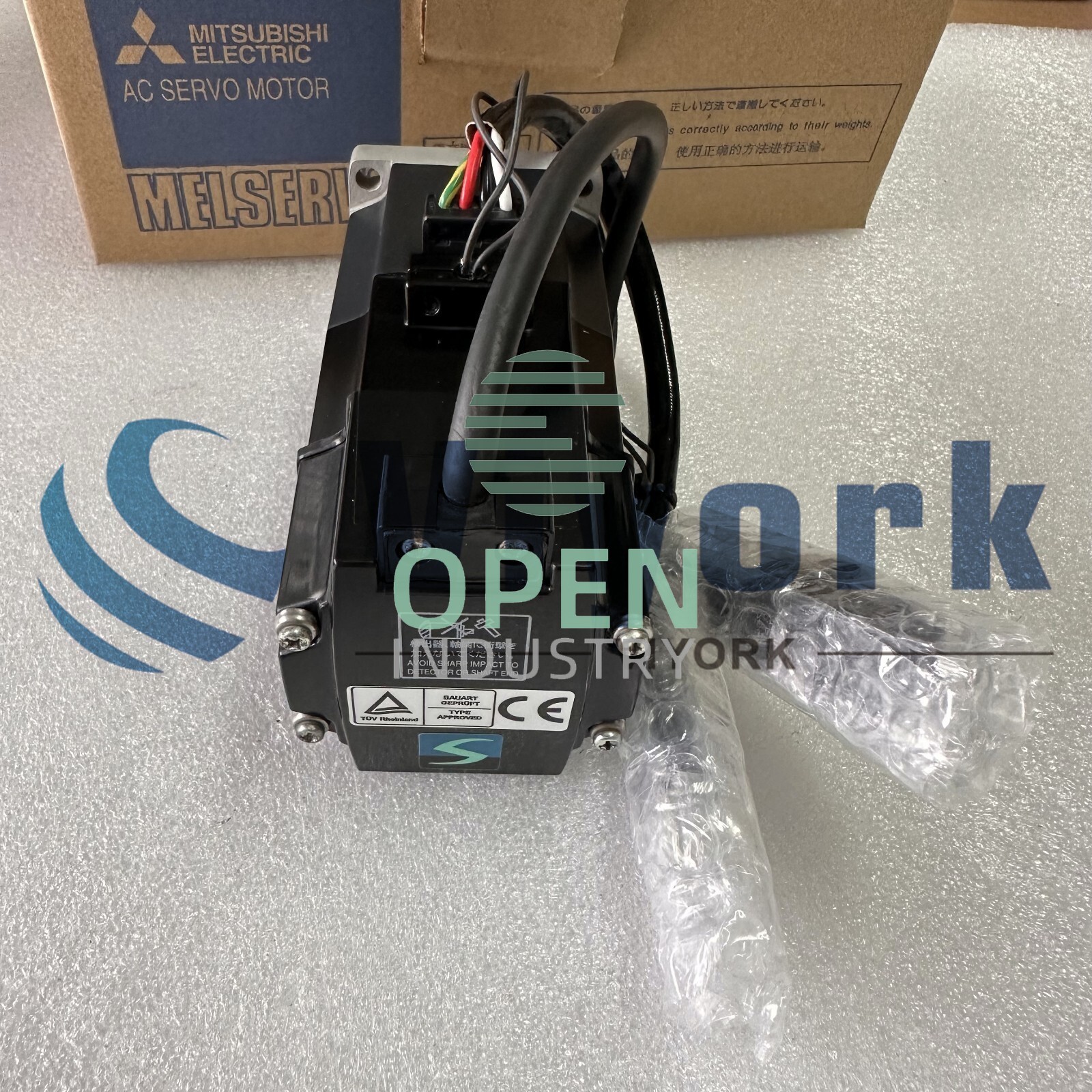 1PCS New in box Mitsubishi HC-KFS23BK AC SERVO MOTOR 1.1 AMP 118 V 3000 R/MIN