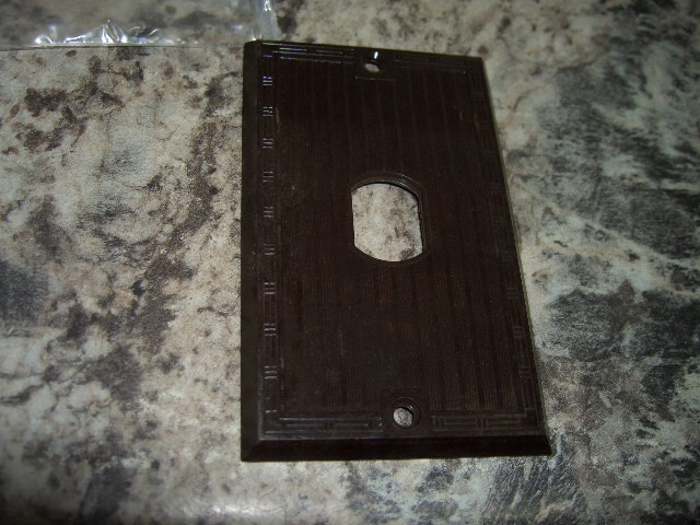 Vintage Bryant art deco cover plate vertical switch cover ribbed NO SCREWS
