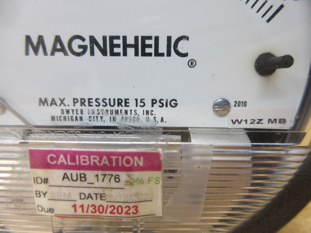 Dwyer W12ZMB Magnehelic Gauge 2010