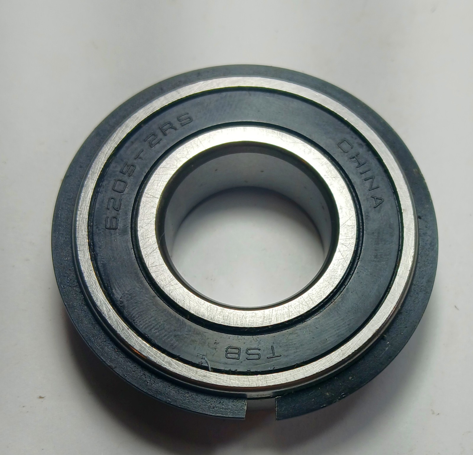 1 NEW TSB 6205-2RS RADIAL DEEP GROOVE BALL BEARING W/ SNAP RING NNB *MAKE OFFER*