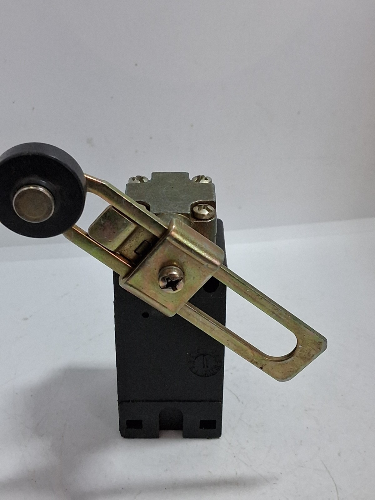 ERSCE E102-00-FI LIMIT SWITCH ADJUSTABLE ROLLER LEVER 6A 250V