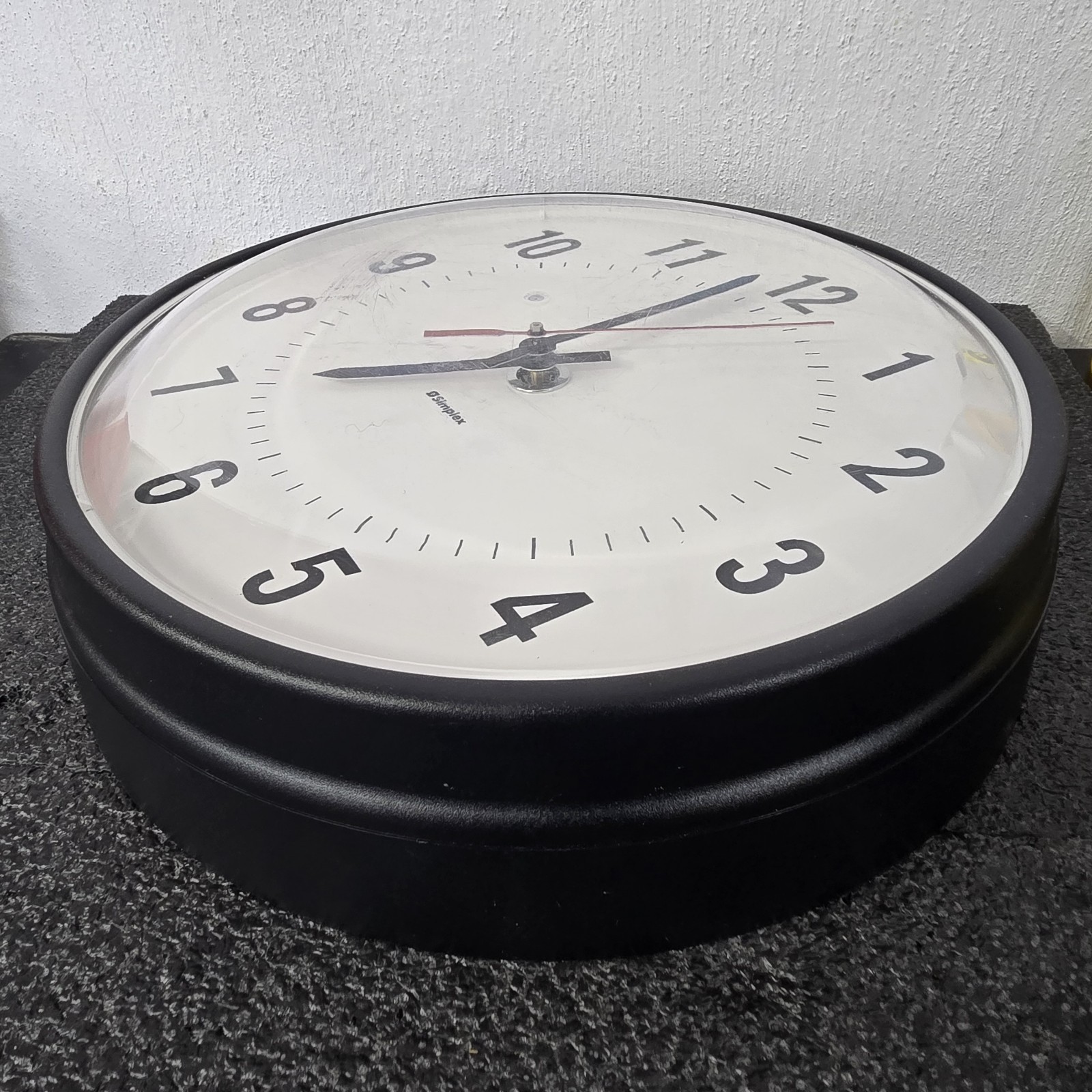 Used Simplex 12″ Synchronized Clock 115VAC 6310-9221 Surface Mount 0643512